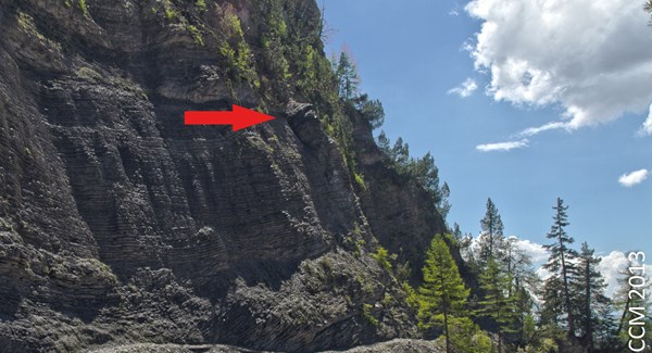 Bisse du Rho - Un pilier rocheux sur le bisse du Rho